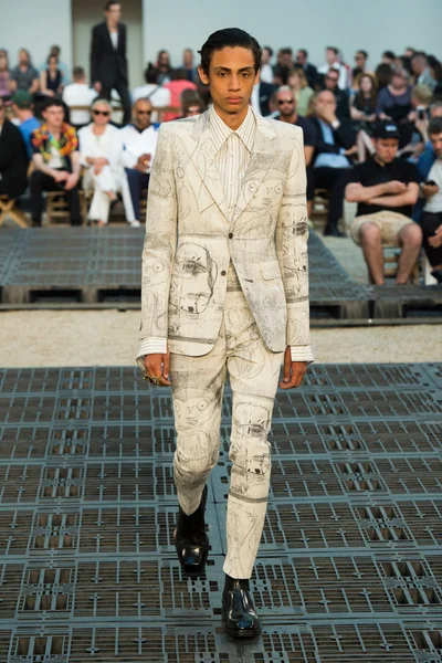 Look 13
